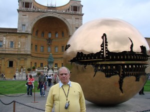 Ватикан.Двор сосновой шишки.Вид на дворец Бельведер. DSC00984 Сфера в сфере работы Арнольдо Помоддоро