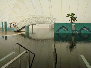 Открытый бассейн с холодной термальной водой