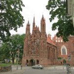 Вильнюс. Костел Св.Анны. На заднем плане Костел Св.Франциска и Бернардина. 2-3